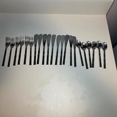 Assortment of Dessert Flatware (L-RG)