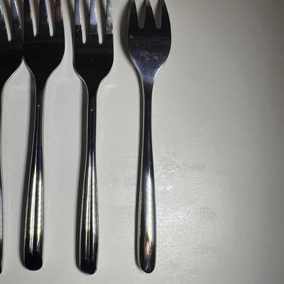 Assortment of Dessert Flatware (L-RG)
