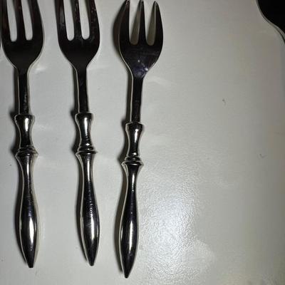 Assortment of Dessert Flatware (L-RG)