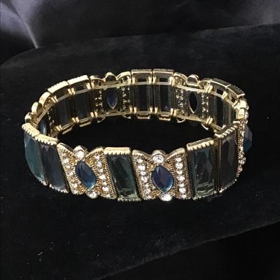 Gold tone stretchy statement bracelet