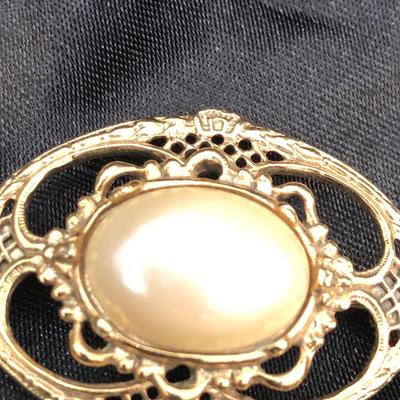 1928 Co. Gold Tone Brooch