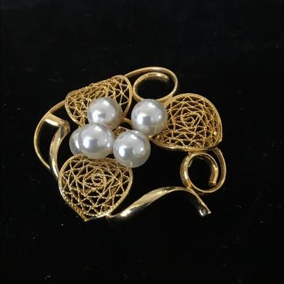 Vintage Simulated Pearl Center Filigree Petal Orchid Flower Gold Tone Pin Brooch