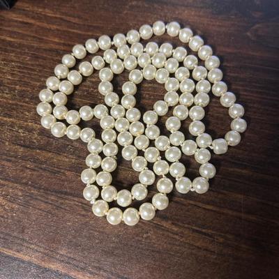 Costume Jewelry Pearl Necklace