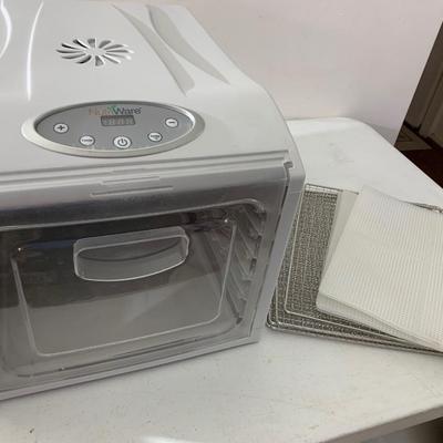 Like New NutnWare Food Dehydrator Model NFD-815D