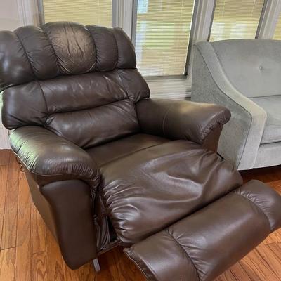 LAZYBOY Oversized Leather Power Recliner~ Read Details