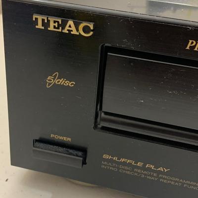 TEAC 18 bit Shuffel Play Multi Disc Resampling Digital Filter w Manual