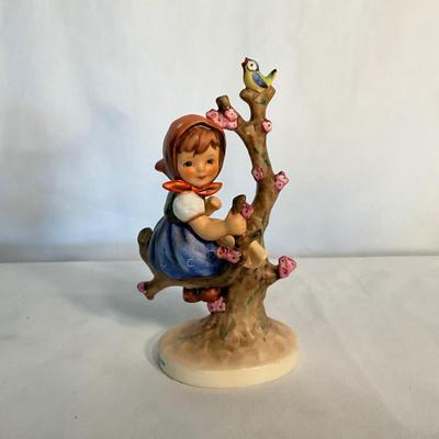 MJ Hummel Apple tree Girl 1986