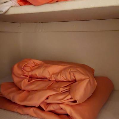 Queen Sheets and Towel Sets