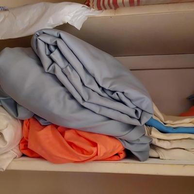 Queen Sheets and Towel Sets
