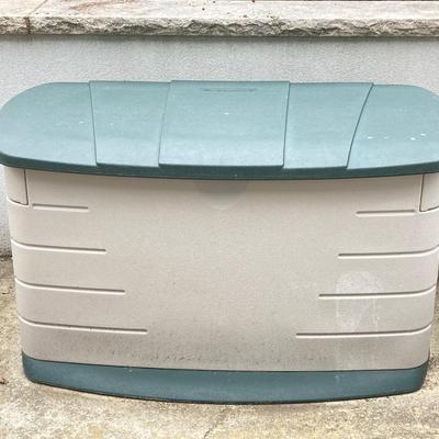 LOT 86: Rubbermaid Patio Storage Tote and Contents