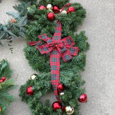 LOT 98: Christmas / Holiday Decorations - Wreaths, Lights, Garland, Sprays and More