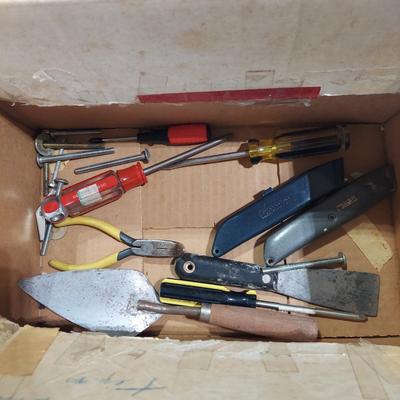 Light Bulbs and Miscellaneous Hardware (G-BBL)