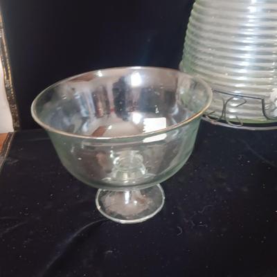 GLASS BEVERAGE CONTAINER, LARGE GLASS BOWL W/GOLD RIM AND 3 PLASTIC DEVILED EGG TRAYS