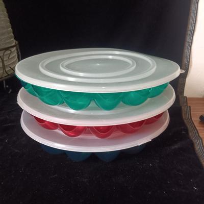 GLASS BEVERAGE CONTAINER, LARGE GLASS BOWL W/GOLD RIM AND 3 PLASTIC DEVILED EGG TRAYS
