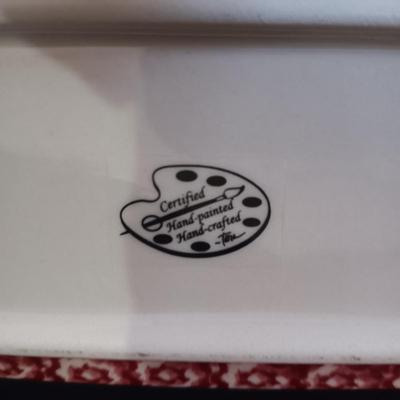 TEMP-TATIONS TRAY, GLASS CUTTING BOARD AND 2 SINGLE BAKING DISHES PLUS ART DECO SILENT BUTLER