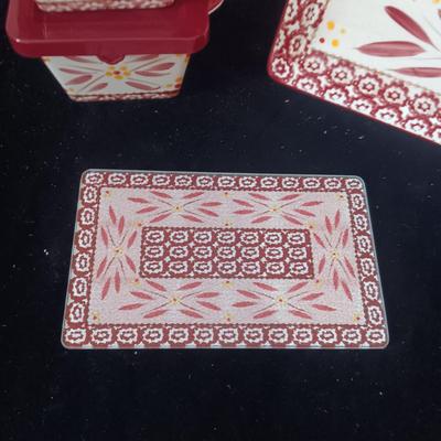 TEMP-TATIONS TRAY, GLASS CUTTING BOARD AND 2 SINGLE BAKING DISHES PLUS ART DECO SILENT BUTLER
