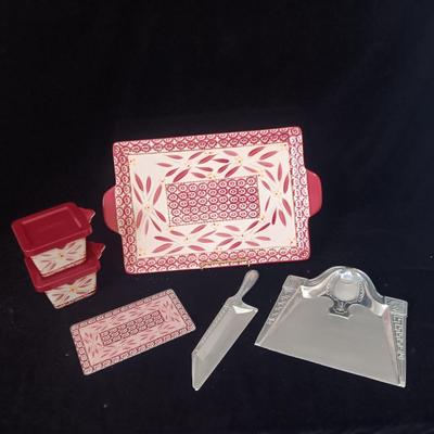 TEMP-TATIONS TRAY, GLASS CUTTING BOARD AND 2 SINGLE BAKING DISHES PLUS ART DECO SILENT BUTLER
