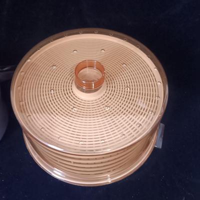 6 QT MIRRO PRESSURE COOKER AND ELECTRIC WARING FOOD DEHYDRATOR