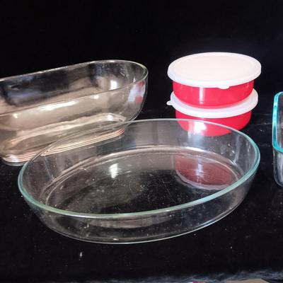 2 OVAL GLASS BOWLS, PYREX LOAF PAN AND TWO METAL NESTING BOWLS WITH LIDS