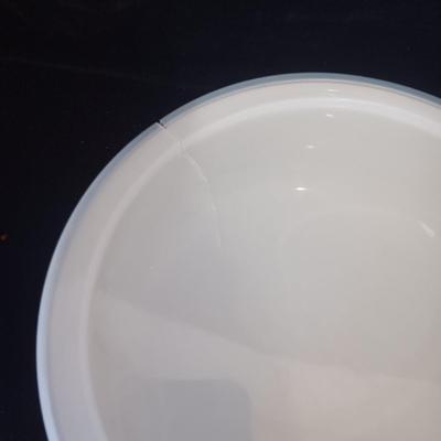 2 OVAL GLASS BOWLS, PYREX LOAF PAN AND TWO METAL NESTING BOWLS WITH LIDS