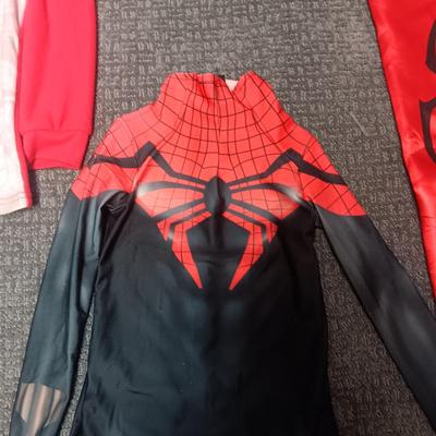 CHILD'S MARVEL SPIDER-MAN COSTUME, PAJAMAS AND SATIN CAPE SIZE 6 - 7