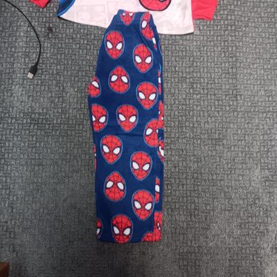 CHILD'S MARVEL SPIDER-MAN COSTUME, PAJAMAS AND SATIN CAPE SIZE 6 - 7