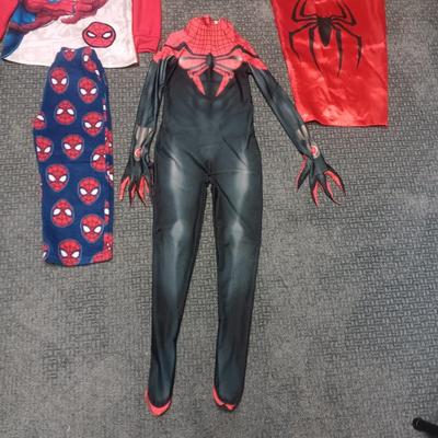 CHILD'S MARVEL SPIDER-MAN COSTUME, PAJAMAS AND SATIN CAPE SIZE 6 - 7