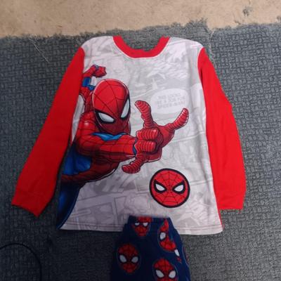 CHILD'S MARVEL SPIDER-MAN COSTUME, PAJAMAS AND SATIN CAPE SIZE 6 - 7