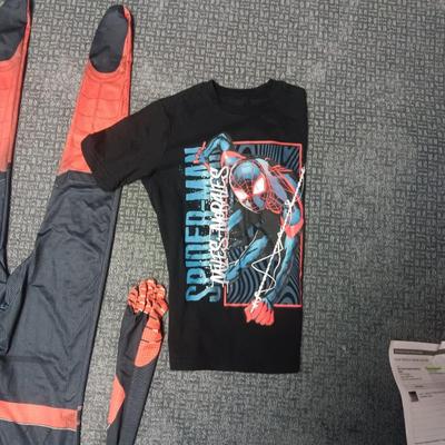 CHILD'S MARVEL SPIDER-MAN COSTUME AND T-SHIRTS SIZE 6 - 7