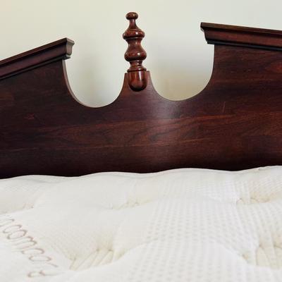 KINCAID Queen Size Cherrywood Spool Bed