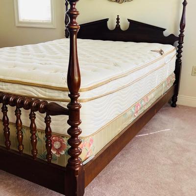 KINCAID Queen Size Cherrywood Spool Bed