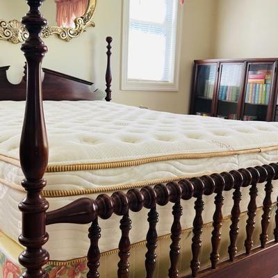 KINCAID Queen Size Cherrywood Spool Bed