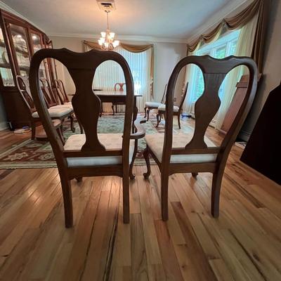 Expandable Dining Table With Eight Matching Chairs (DR-RG)