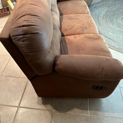 Lane Sofa with Reclining Seats (LR-MK)