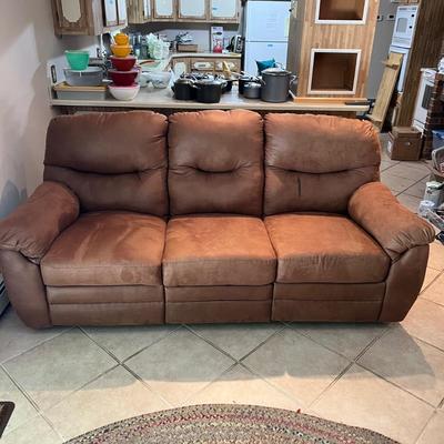 Lane Sofa with Reclining Seats (LR-MK)