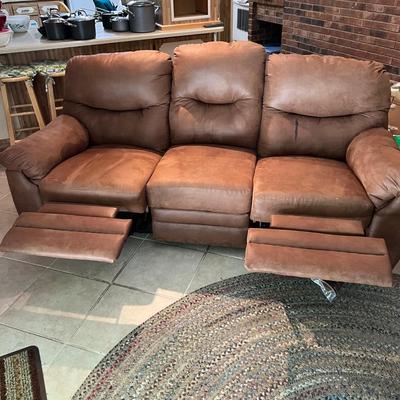Lane Sofa with Reclining Seats (LR-MK)