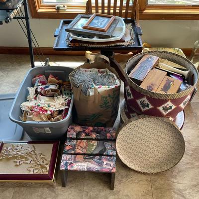 Lot of Various Christmas Decorative Items
