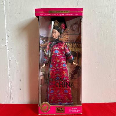 BARBIE PRINCESS OF CHINA AND AN ASIAN DOLL