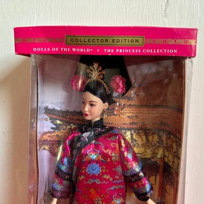 BARBIE PRINCESS OF CHINA AND AN ASIAN DOLL