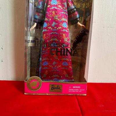 BARBIE PRINCESS OF CHINA AND AN ASIAN DOLL