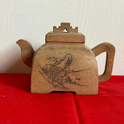 SMALL TEAPOT AND 2 WOODEN ASIAN FIGURES