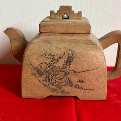 SMALL TEAPOT AND 2 WOODEN ASIAN FIGURES