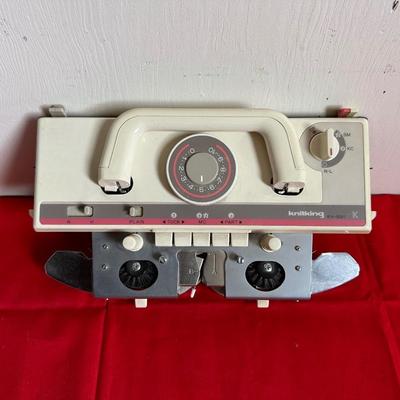 KNITKING KH-891 KNITTING MACHINE W/ACCESSORIES