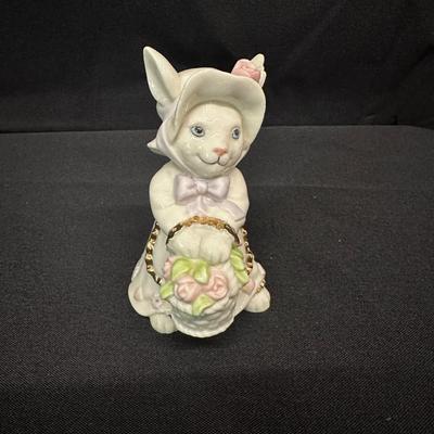 Rabbit w/ FlowerBasket