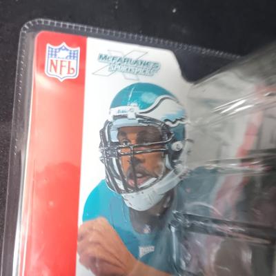 NEW NFL MCFARLANE'S DONOVAN MCNABB ACTION FIGURE