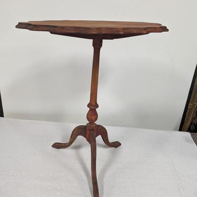Wooden Pie Crust Design Tilt-Top Table