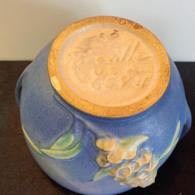 Vintage Roseville Fox Glove Planter