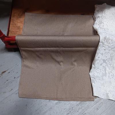 CURTAIN PANELS & 2 TABLECLOTHS