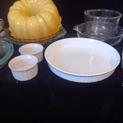 A LARGE SELECTION OF BAKEWARE