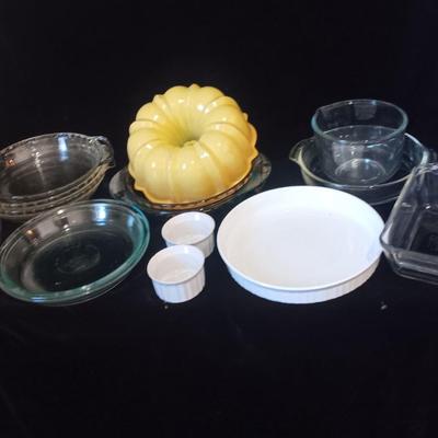 A LARGE SELECTION OF BAKEWARE